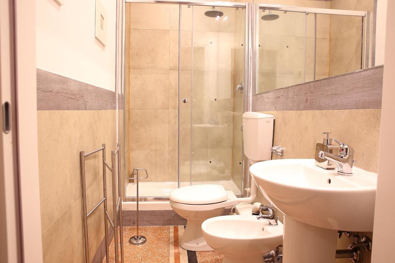 Bari Centro _ Locazioni Turistiche _ Hotel Luaran gambar