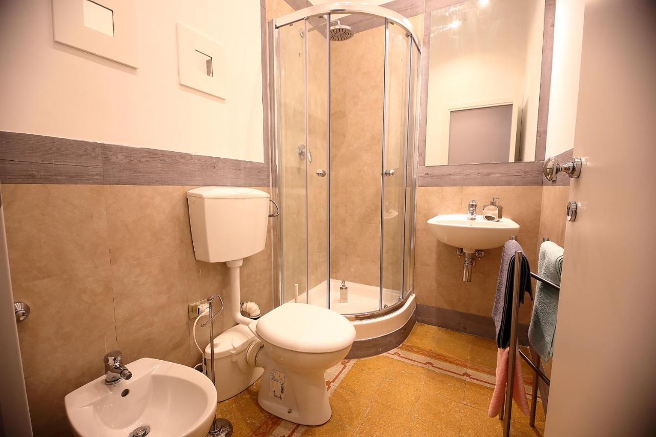 Bari Centro _ Locazioni Turistiche _ Hotel Luaran gambar